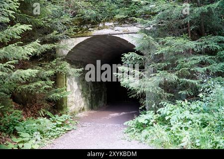 Osowka, Gluszyca, Polonia - 6 agosto 2024 - ingresso ai tunnel sotterranei segreti del III Reich - progetto Riese Foto Stock