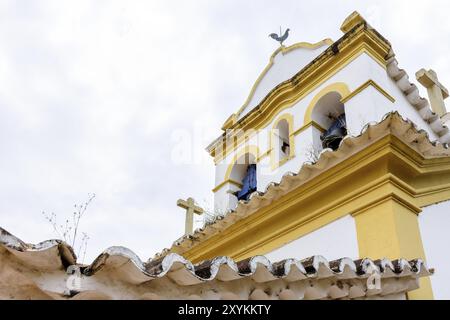 Vecchio stile coloniale chiesa cattolica del XVIII secolo situato nel centro dei famosi e storica città di Sabara nel Minas Gerais Foto Stock