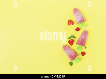 Piatto con gelato al sorbetto congelato rosa fruttato su bastone di plastica verde con tagli di fragola, foglie di menta su sfondo giallo. Congelato Foto Stock