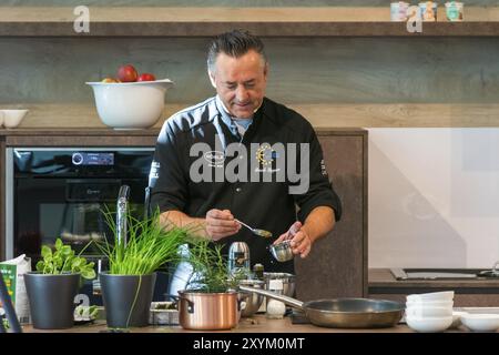 Francoforte sul meno, 13 febbraio 2017: Chef Frank Heppner a ambiente 2017 Foto Stock