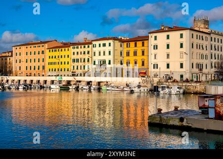 Vista sugli scali Adriano Novi Lena e Porto Turistico, Livorno, Italia Foto Stock