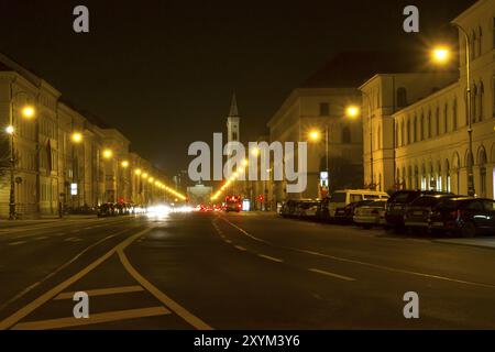 Ludwigstrasse a Monaco di notte Foto Stock