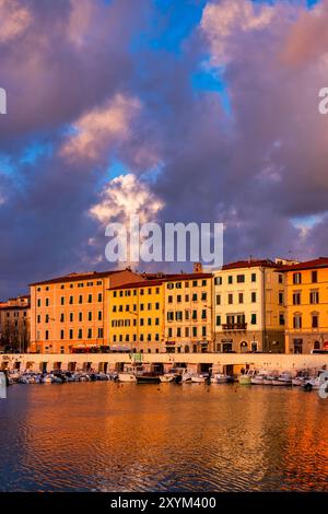 Vista sugli scali Adriano Novi Lena e Porto Turistico, Livorno, Italia Foto Stock