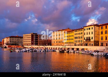 Vista sugli scali Adriano Novi Lena e Porto Turistico, Livorno, Italia Foto Stock