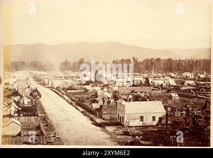 La strada principale della cittadina di Reefton, Broadway, nuova Zelanda intorno al 1880 Foto Stock