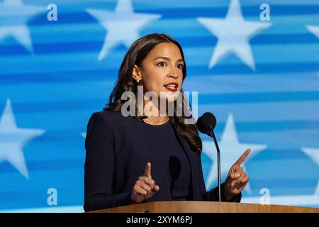 Chicago, Illinois, 19 agosto 2024 - Rappresentante di New York Alexandria Ocasio-Cortez alla Convention Nazionale Democratica. Foto Stock