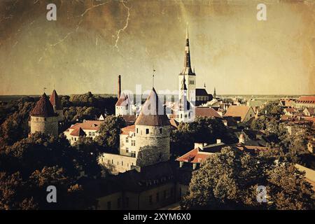 Panoramica stile vintage vista di Tallinn centro storico. Estonia Foto Stock