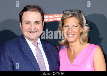 Nathanael Liminski und Sabine Schaefer-Wiedenmann beim cocktail Empfang zur semifinale di Judging der 52. International Emmy Awards auf Schloss Foto Stock