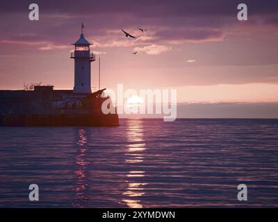 Immagine in stile acquerello del faro all'alba Foto Stock