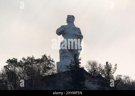 Kiev, Ucraina - 27 ottobre 2016: Monumento al famoso rivoluzionario sovietico Fyodor Sergeev (Artyom) a Svyatogorsk Foto Stock