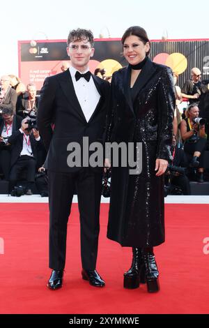 VENEZIA, ITALIA - AGOSTO 28: Ricky D'Ambrose e Bárbara Paz assistono ad un Red carpet per il film "Beetlejuice Beetlejuice" durante la 81a Mostra Internazionale d'Arte cinematografica di Venezia il 28 agosto 2024 a Venezia. (Foto Mark Cape/Insidefoto) Foto Stock