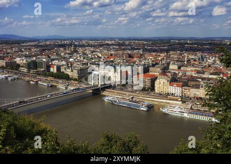 Vista sulla città di Budapest e sul Danubio in Ungheria Foto Stock