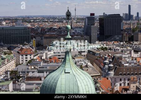 Città di Vienna con la cupola della torre della cattedrale di Santo Stefano (Stephansdom), Austria, Europa Foto Stock