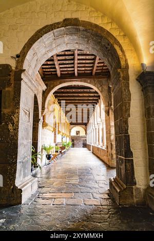 Cortile del convento di Santo Domingo a Cusco. Perù Foto Stock