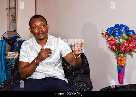 Yaounde, Camerun. 2 agosto 2024. Il giovane camerunese Rodrigue Tene Taling parla durante un'intervista con Xinhua a Yaounde, Camerun, 2 agosto 2024. PER ANDARE CON '(FOCAC) Feature: Cameroonian man's journey to fulfilling HIS Kung fu Dream' crediti: Kepseu/Xinhua/Alamy Live News Foto Stock