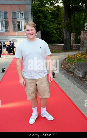 Schauspieler Julius Weckauf kommt zur Abendveranstaltung anlässlich der Kölner Jurysitzung zum International Emmy Award 2024 - semifinale di giudici der International Emmy Awards auf Schloss Arff *** l'attore Julius Weckauf partecipa all'evento serale in occasione della riunione della giuria di Colonia per l'International Emmy Award 2024 semifinale di giudicare gli Emmy Awards internazionali presso Schloss Arff Foto Stock