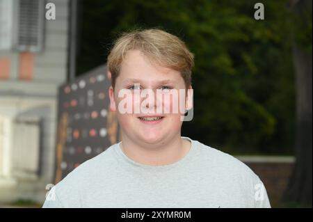 Schauspieler Julius Weckauf kommt zur Abendveranstaltung anlässlich der Kölner Jurysitzung zum International Emmy Award 2024 - semifinale di giudici der International Emmy Awards auf Schloss Arff *** l'attore Julius Weckauf partecipa all'evento serale in occasione della riunione della giuria di Colonia per l'International Emmy Award 2024 semifinale di giudicare gli Emmy Awards internazionali presso Schloss Arff Foto Stock