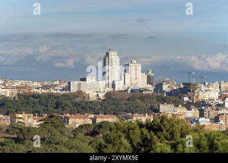 Vista panoramica dello skyline di Madrid dal parco Casa de campo Foto Stock