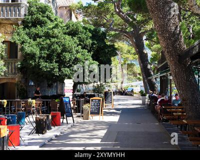 Ristoranti sul mare lungo Setaliste Petra Kanavelica nella città Vecchia di Korcula, Korcula, Dalmazia, Croazia Foto Stock