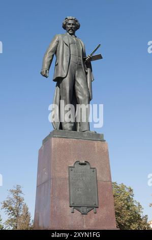 Mosca, Russia, 09.21.2015. Monumento al famoso pittore Repin in Piazza Bolotnaya, in Europa Foto Stock