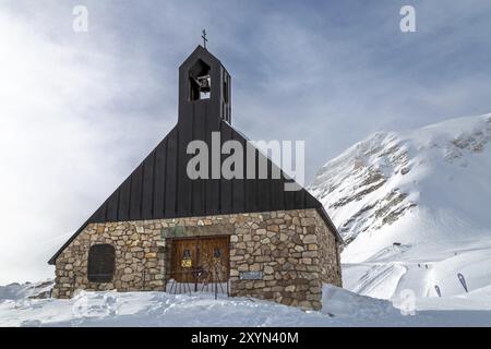 Chiesa della Visitazione della Vergine Maria sulla cima dello Zugspitze in inverno Foto Stock