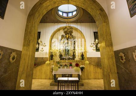 Camarin de la Virgen (o pequena Alcoba de la Senora), Moreneta de piedra de mares policromada de entre los S. XIII-XIV, Santuario de Lluc, siglo XVII, Foto Stock