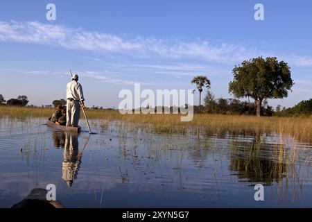 Gita a Mokoro sull'Okavango in Botswana Foto Stock