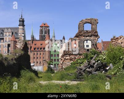 Vista attraverso le rovine del centro storico di Danzica Foto Stock