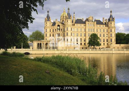 Europa, Germania, Meclemburgo-Pomerania occidentale, Schwerin, Castello di Schwerin, costruito tra il 1845 e il 1857 nello stile dello storicismo romantico, oggi il mare Foto Stock