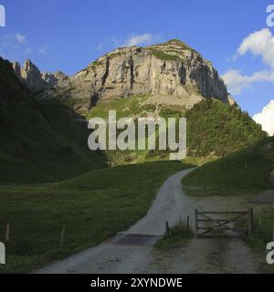 Sentiero escursionistico e Saxer First. Scena mattutina nel Canton Appenzell, Svizzera, Europa Foto Stock