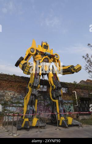 Kaohsiung, Taiwan, 11 gennaio 2015: Grande statua di robot da The Transformers Movies, Asia Foto Stock