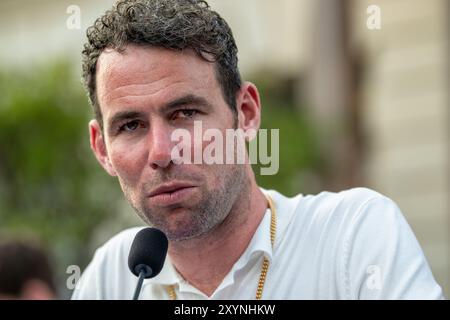 Bene, Francia. 29 agosto 2024. Mark Cavendish visto durante la cerimonia. Mark Cavendish, detentore del record di vittorie a tappe nel Tour de France, è diventato cittadino onorario della città di Nizza durante una cerimonia presieduta dal sindaco Christian Estrosi nei giardini di Villa Massena a Nizza. Credito: SOPA Images Limited/Alamy Live News Foto Stock