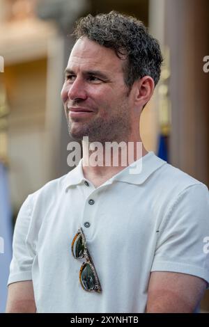 Bene, Francia. 29 agosto 2024. Mark Cavendish visto durante la cerimonia. Mark Cavendish, detentore del record di vittorie a tappe nel Tour de France, è diventato cittadino onorario della città di Nizza durante una cerimonia presieduta dal sindaco Christian Estrosi nei giardini di Villa Massena a Nizza. Credito: SOPA Images Limited/Alamy Live News Foto Stock