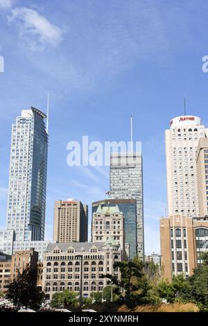 Montreal, Canada, 19 agosto 2008: Grattacieli e vecchia stazione Windsor nel centro di Montreal. La stazione di Windsor fu costruita a Montreal tra il 1887 e il 18 Foto Stock