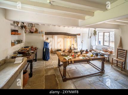 All'interno di Woolsthorpe Manor, la casa di famiglia di Sir Isaac Newton, vicino a Grantham, Lincolnshire, Inghilterra, Regno Unito Foto Stock