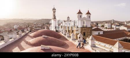 Sucre, Bolivia il 7 settembre 2015: Vista sul tetto del monastero di San Felipe Neri dalla chiesa di la Merced a Sucre, Bolivia. La capitale della Bolivia è famosa Foto Stock