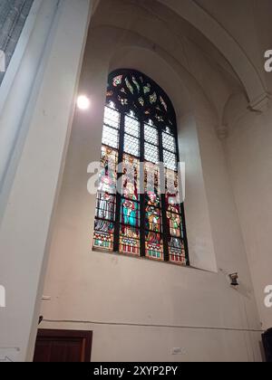 L’église Sainte-Élisabeth est un édifice religieux sis rue de Nimy, à une centaine de mètres de la Grand-Place de Mons, en Belgique. Une chapelle cons Foto Stock