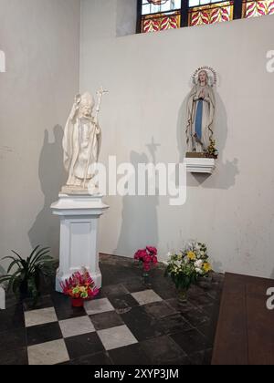 L’église Sainte-Élisabeth est un édifice religieux sis rue de Nimy, à une centaine de mètres de la Grand-Place de Mons, en Belgique. Une chapelle cons Foto Stock