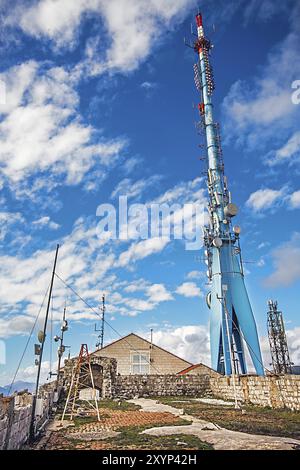 Antenna radio sul monte Srd a Dubrovnik Croazia Foto Stock