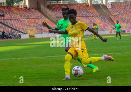 ABUJA, NIGRRIA - 5 APRILE: Kanu Uchenna Grace della Nigeria e Dhlamini Karabo del Sudafrica durante le qualificazioni olimpiche femminili CAF marciano tra Foto Stock