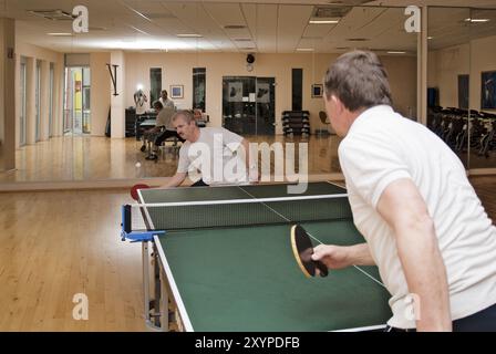 2 giocatori di ping-pong in azione Foto Stock