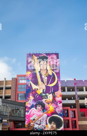 MINNEAPOLIS, Minnesota, Stati Uniti - 25 AGOSTO 2024: Pittura murale Prince nel centro di Minneapolis. Foto Stock