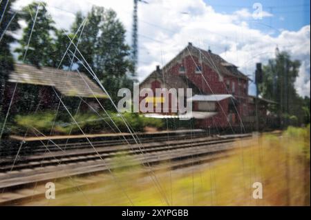 Stazione di Rommerskirchen vista dal finestrino del treno Foto Stock