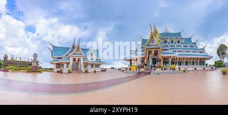 Il tempio più incredibile di Wat Pa Phu Kon a Udon Thani, thailandia Foto Stock