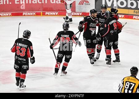 Eishockey DEL 24/25: Timocom NRW-Cup Düsseldorfer EG vs Kölner Haie AM 30.8.2024 in der Yayla Arena a Krefeld Torjubel der Kölner nach dem 0:2 foto: Osnapix Foto Stock