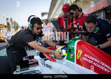 Monza, Italie. 30 agosto 2024. BEARMAN Oliver (gbr), Prema Racing, Dallara F2 2024, ritratto durante l'11° round del Campionato FIA di Formula 2 2024 dal 30 agosto al 1° settembre 2024 sull'autodromo Nazionale Monza, a Monza, Italia - Photo Sebastian Rozendaal/Dutch Photo Agency/DPPI Credit: DPPI Media/Alamy Live News Foto Stock