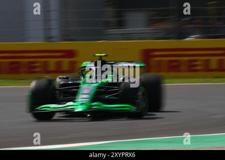 24 nel corso della sessione di prove, 30 agosto, del Gran Premio d'Italia 2024 di Formula 1 Pirelli, in programma presso l'autodromo Nazionale di Monza a Monza (MB) Italia - dal 29 agosto al 1 settembre 2024 Credit: Independent Photo Agency Srl/Alamy Live News Foto Stock