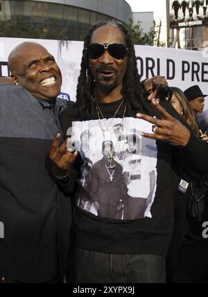 Snoop Dogg e Big Boi alla prima di Los Angeles di "Straight Outta Compton" tenutasi al Microsoft Theater di Los Angeles, USA il 10 agosto 2015 Foto Stock