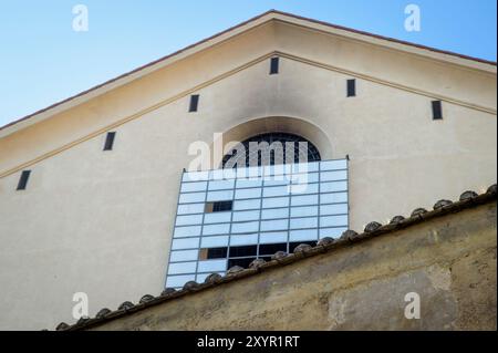 Roma, Italia. 30 agosto 2024. Prigione di Regina Coeli dove alcuni detenuti commisero atti di vandalismo a Roma. Alcuni detenuti della prima sezione della prigione di Regina Coeli, dove sono detenuti circa un centinaio, hanno commesso atti di vandalismo nei locali della prigione, tra cui l'incendio delle stufe da campeggio che tengono. In un comunicato stampa, Gennarino De Fazio, Segretario generale dell'UILPA polizia Penitenziaria (unione di polizia penitenziaria), afferma che˜nonostante qualche giorno di relativa calma, ma solo apparente, le tensioni rimangono molto alte nelle carceri del paese. Dopo tutto, sapevamo e abbiamo visto che Foto Stock