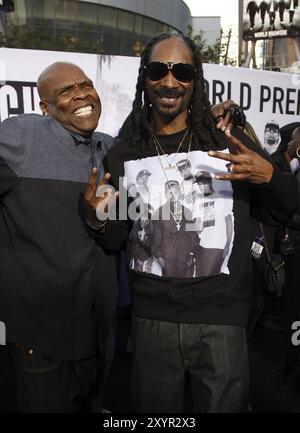 Snoop Dogg e Big Boi alla prima di Los Angeles di "Straight Outta Compton" tenutasi al Microsoft Theater di Los Angeles, USA il 10 agosto 2015 Foto Stock